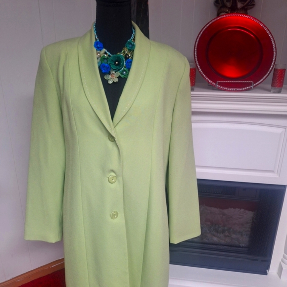 Elegant Women's Green Coat Suit